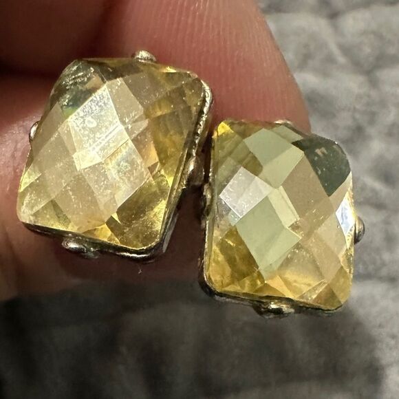 Vintage Faceted Yellow-Green Stud Earrings Gold Stud Earrings - Picture 14 of 17